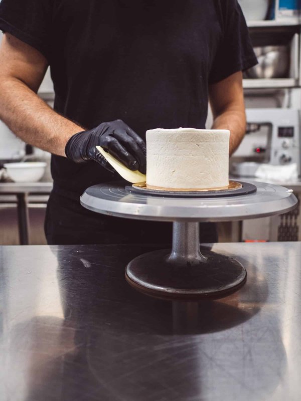 Plateau tournant : Quel matériau choisir ?