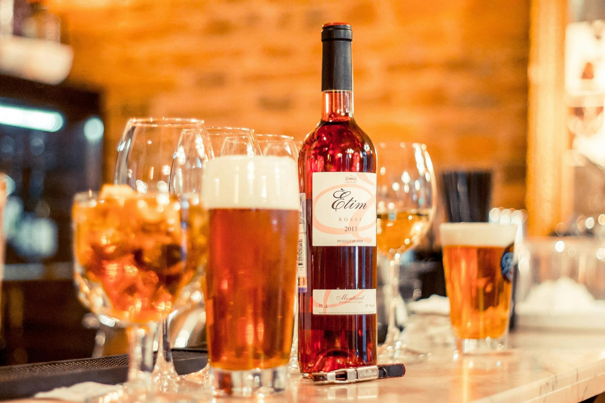 Vin rosé de France : un vin fruité entre terroirs d’exception et apéritifs de Provence